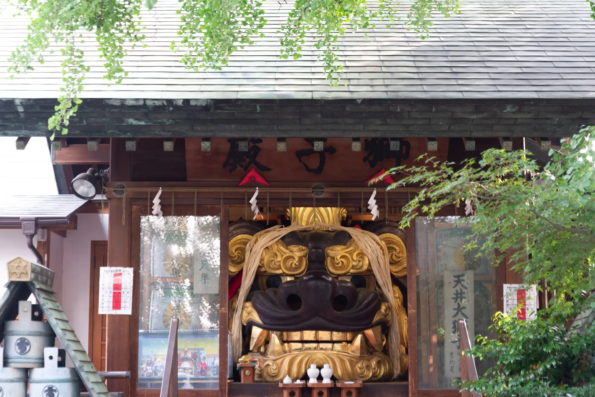 東京の厄除け・厄払いパワースポット：第4位　波除神社　天井大獅子