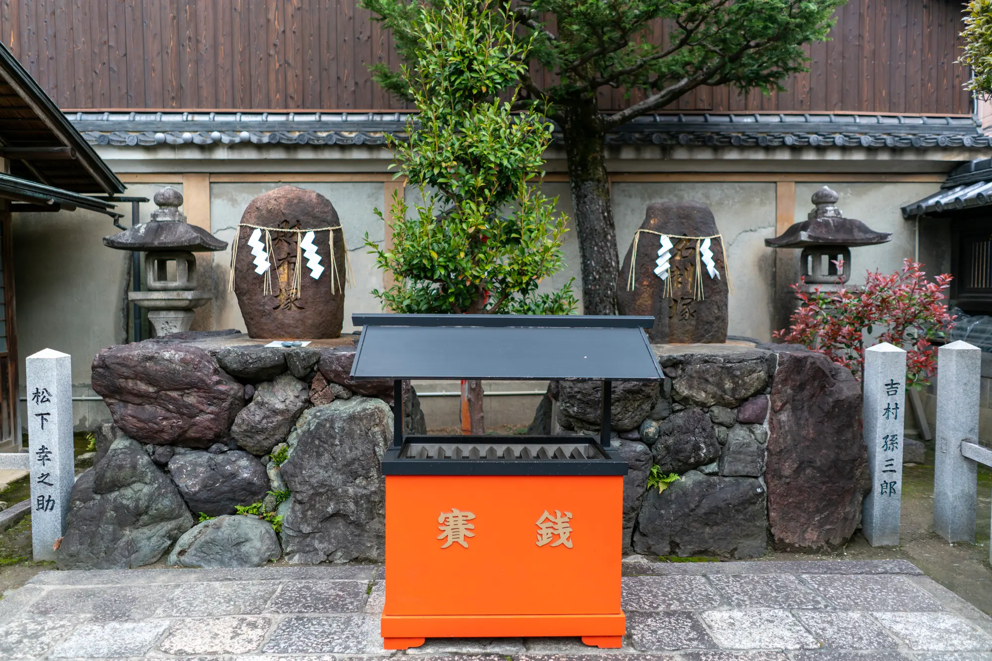 京都　金運　パワースポット：第6位　京都ゑびす神社　財布塚と名刺塚