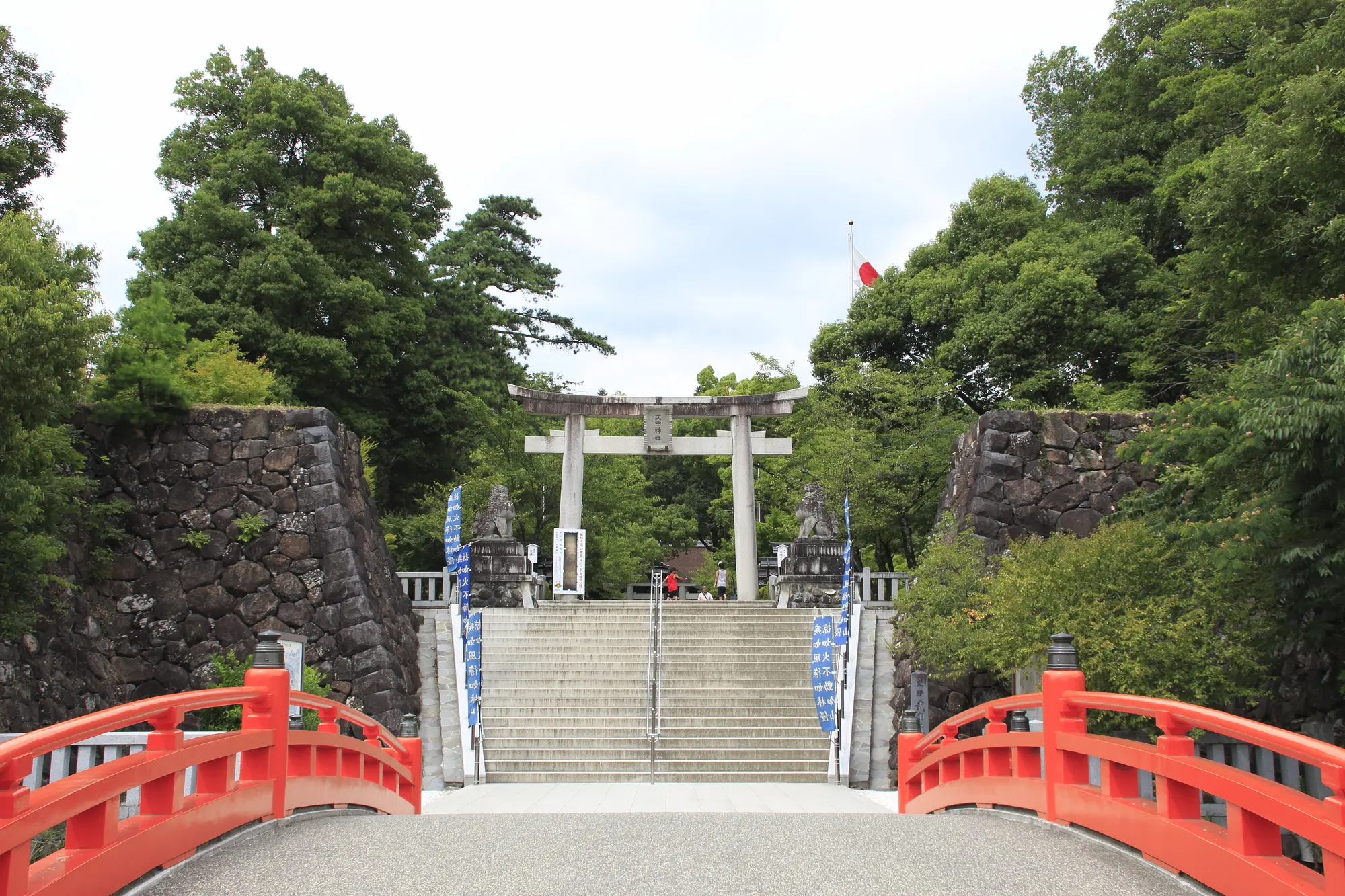 山梨　パワースポット：第6位　武田神社　神橋