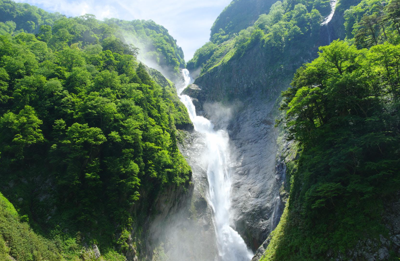 富山県で出世・仕事運のご利益があるパワースポット第5位：称名滝（しょうみょうだき） 